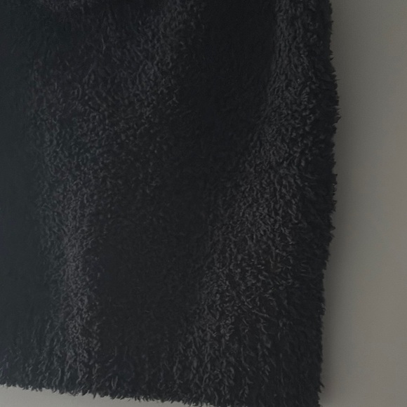SKIMS Black Fuzzy Sleeveless Tank Top - cozy collection NWOT very soft + comfy - Picture 4 of 7